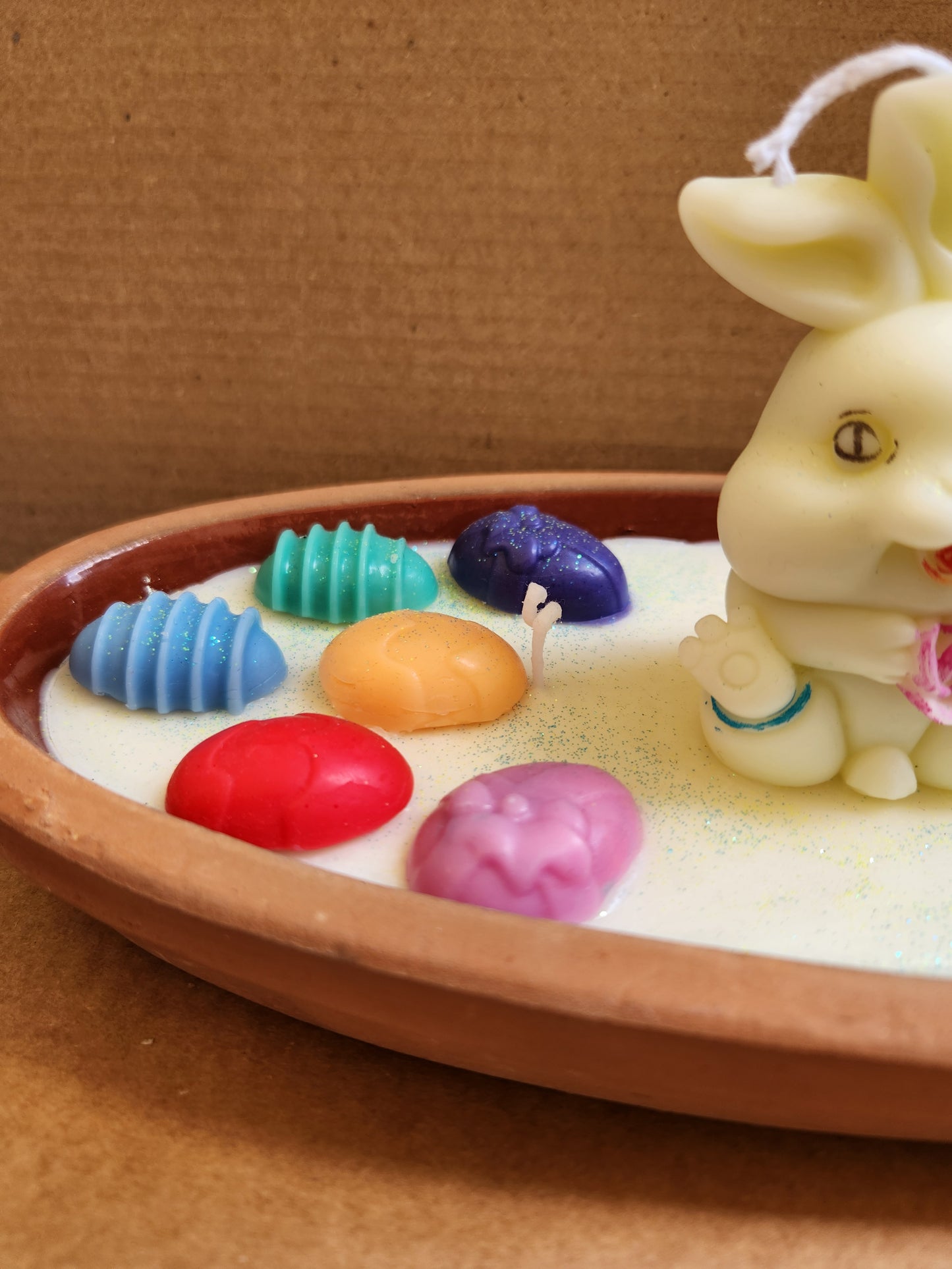 “Bunny Kisses & Egg Wishes – Easter Candle on Ceramic Plate