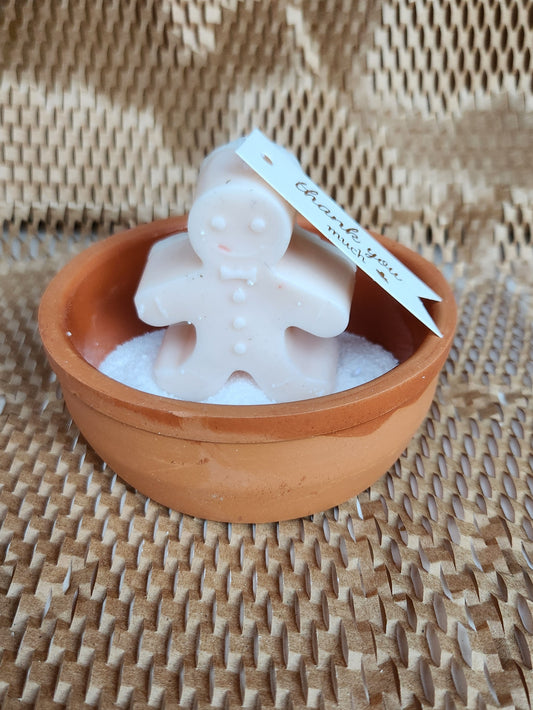Gingerbread in icy pottery