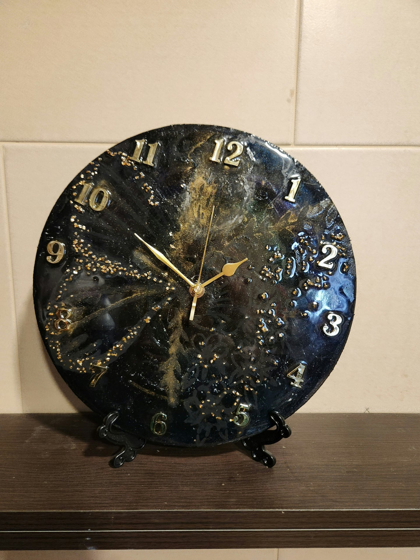 Wings of Time | أجنحة الزمن – Galaxy Resin Art Clock