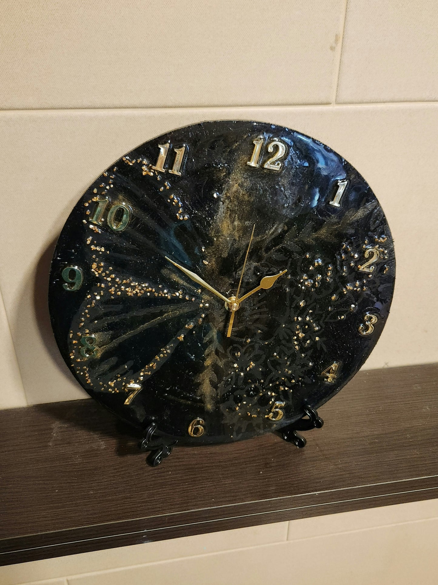 Wings of Time | أجنحة الزمن – Galaxy Resin Art Clock
