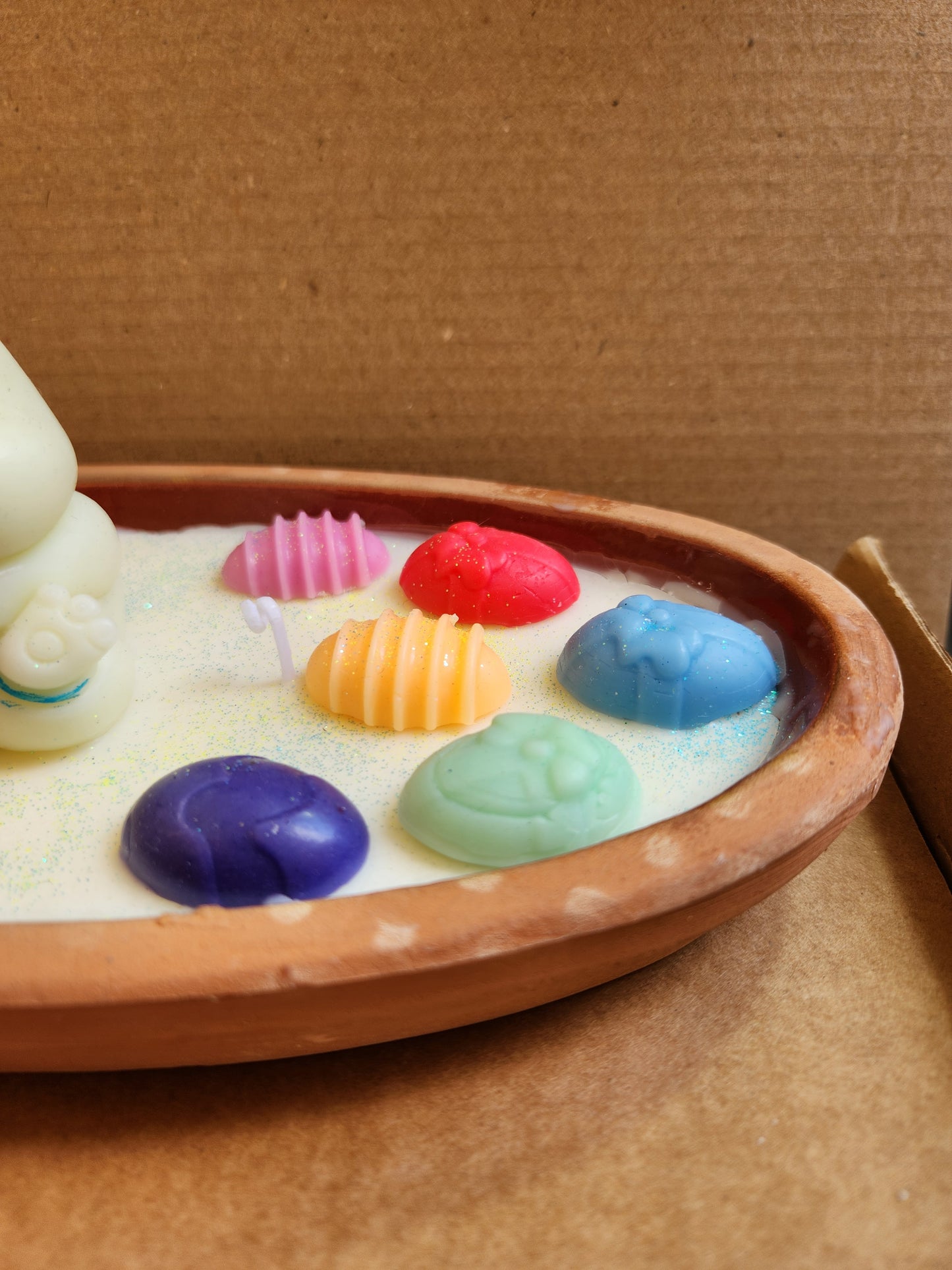 “Bunny Kisses & Egg Wishes – Easter Candle on Ceramic Plate